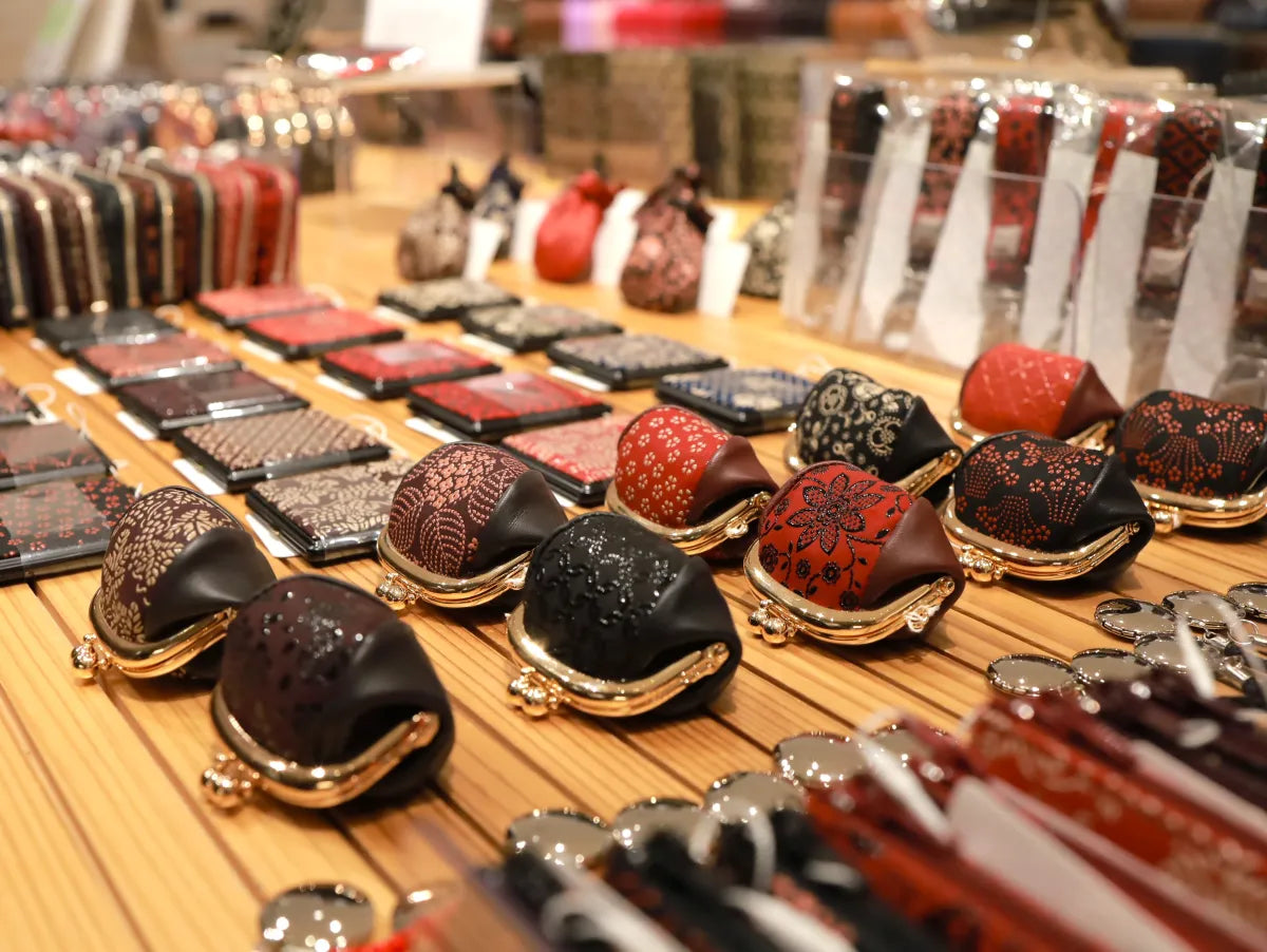 What Is a ”Gamaguchi”? — Popular Japanese Leather Accessories Among Travelers